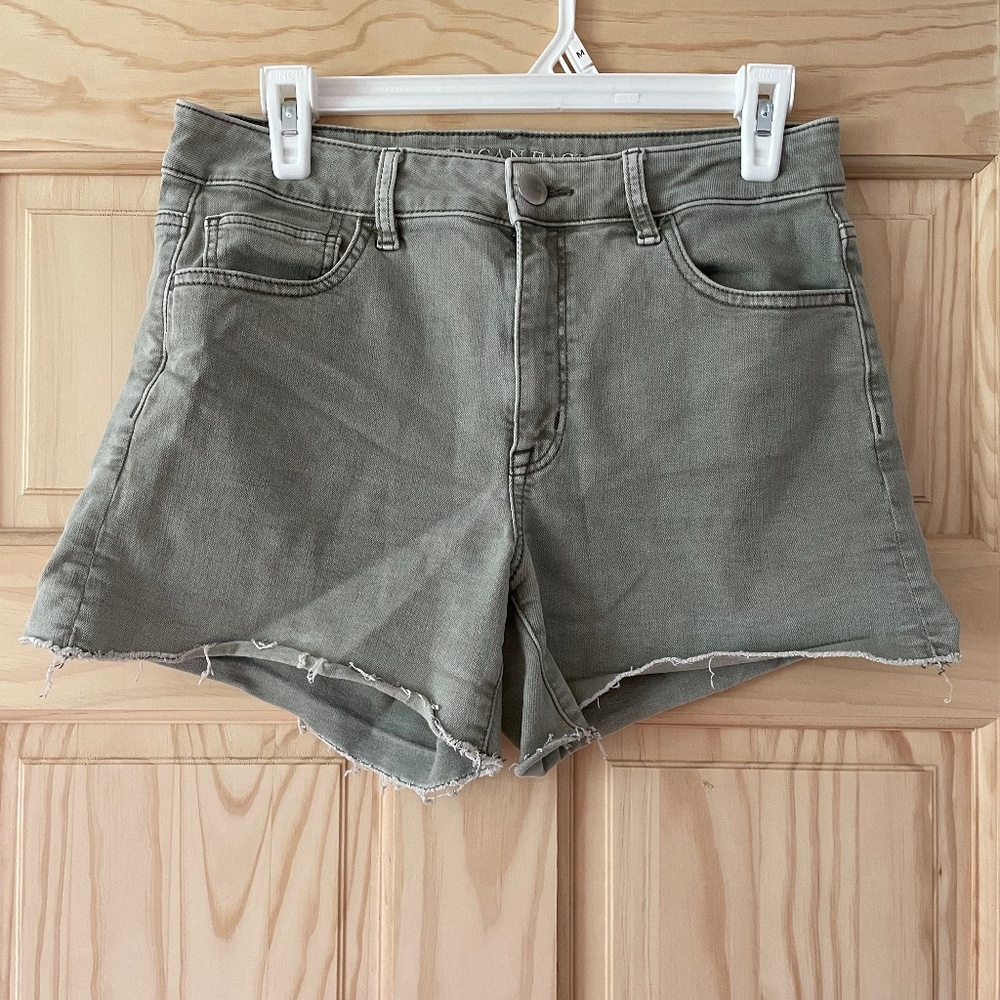 Light green/gray American eagle shorts